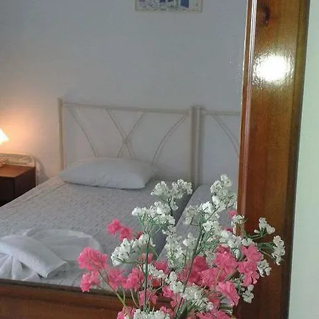 Artemis Affittacamere Folégandros